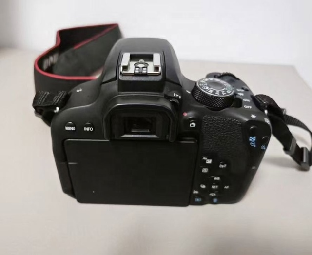 Used Original 800D Digital Camera 24MP Vari-angle Touch-screen Full HD Video at 60p
