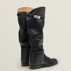 Bottes longues souples pour femmes à talons plats, avec boucle métallique et empeigne plissée, coupe large, hauteur genou - Product Image 5