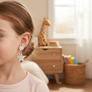 Pendientes de Aro con Estrella para Niñas en Oro Amarillo de 10K con Diamantes Naturales de Corte Brillante Redondo de 0.30ctw, Diseño Moderno - Product Image 3