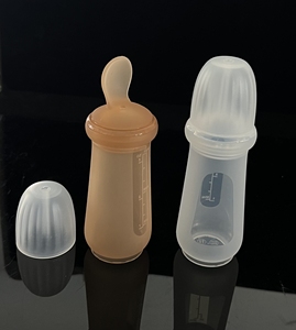 Cuillère-biberon en silicone pour bébé, distributeur de céréales anti-étouffement de qualité alimentaire - Product Image 5