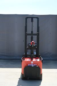 Precio de fábrica HELI 1,6 T 2,0 T Apilador eléctrico de pie 3M 3,5 m Carretilla elevadora 4400lbs Elevador de paletas con plataforma para la venta - Product Image 3