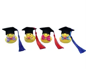 Neuzugang Graduierungs-Kutsche Ente mit schwarzen Graduierungs-Kappen niedliche weiche Mini-Gummi-Abbildungs-Enten Spielzeug Geschenke
