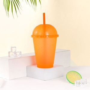 Vaso de PP con pajita de 500 ml, diseño de moda con tapa arqueada, para niños, para leche, té y bebidas, con purpurina multicolor, venta al por mayor - Product Image 3