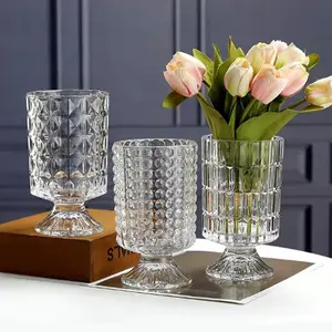 Vase en cristal à pieds hauts en relief pour table de chambre à coucher, arrangement de fleurs vintage français en verre clair