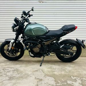 Motocicleta Deportiva de Gasolina de Dos Ruedas EU Wuji 300AC - Segunda Mano Acabado de Pintura Original. Garantía de Calidad. - Product Image 1