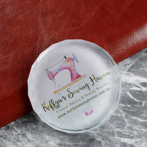 Kişiselleştirilmiş faset yuvarlak kristal cam kazınmış kağıt ağırlığı yıldönümü için - Product Image 6