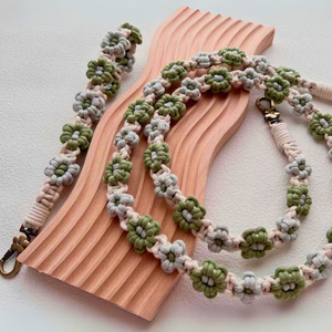 2 uds. Correa de teléfono con flores de margaritas de ganchillo, accesorios de cuerda cruzada, regalo para ella, bandolera trenzada, juego de muñequeras con cordón de macramé - Product Image 4
