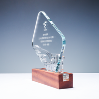 Vente en gros de trophées acryliques de haute qualité impression UV cristal verre métal design créatif personnalisé
