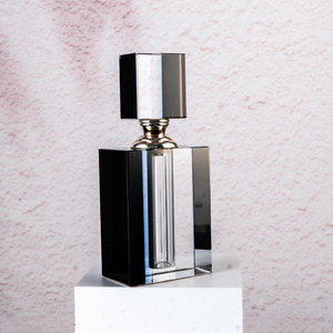 Flacon de parfum vide de luxe en verre cristal carré avec pulvérisateur à pompe, sérigraphie et givrage pour mini-huile parfumée arabe artisanale, idéal comme cadeau - Product Image 5