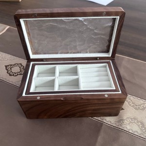 Caja de joyería de madera maciza de nogal negro, rectangular de doble capa con interior de terciopelo para almacenamiento de collares, anillos y pulseras - Product Image 2