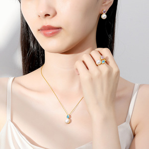 Anillo de Plata S925 con Perla de Agua Dulce, Zirconia Azul en Forma de Lágrima y Zirconia Rosa Cuadrada — Joyería Elegante para Mujer - Product Image 3