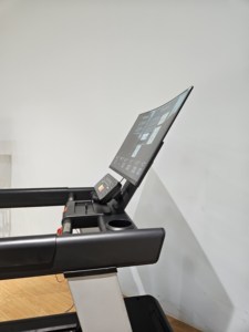 2025 thiết kế mới hỗ trợ tùy biến màn hình chiếu kích thước thương mại Máy chạy bộ - Product Image 5