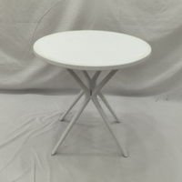 Table ronde en rotin synthétique résistante aux intempéries avec pieds en forme de croix, table d'extérieur légère en plastique pour petite terrasse extérieure