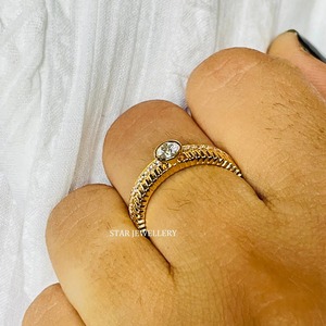 แหวนทองคำแท้ 14K ประดับเพชรเม็ดเดี่ยวเพาะเลี้ยงในห้องปฏิบัติการ ดีไซน์หรูหราสำหรับผู้หญิง ของขวัญคริสเตียน - Product Image 4