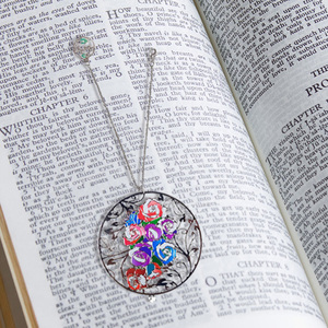 Marcapáginas Colgante de Latón Grabado con Rosa Degradada, Personalizado al por Mayor, Papelería Creativa de Calidad Premium - Product Image 1