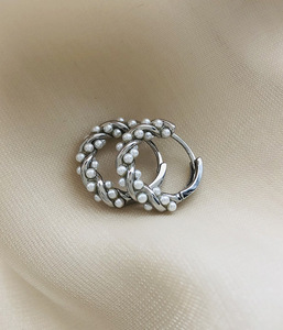 Boucles d'oreilles perle cercle 2024 nouvelle conception de couronne Boucles d'oreilles boucle d'oreille en cuivre plaqué or 14 carats - Product Image 4