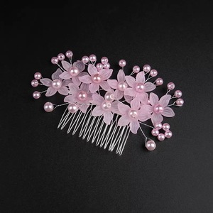 Peigne à <span class=keywords><strong>cheveux</strong></span> élégant coréen en alliage avec motif floral simple et fausses perles brillantes pour coiffures <span class=keywords><strong>de</strong></span> <span class=keywords><strong>mariage</strong></span>, <span class=keywords><strong>de</strong></span> bal et d'anniversaire pour femmes - Product Image 5