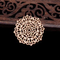 Beau métal décoratif plaqué or, composants de bijoux en laiton brillant, fleur en filigrane pour la décoration