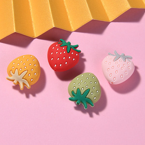 Accessoires en gros faits à la main pour chaînes <span class=keywords><strong>de</strong></span> tétines : Perles en silicone et PVC, Perles en silicone motif fraise et fleur <span class=keywords><strong>de</strong></span> marguerite pour bébé - Product Image 2