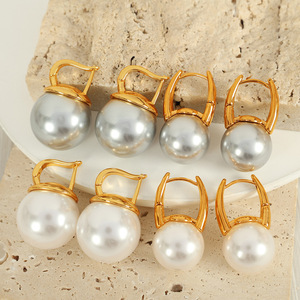 Boucles d'oreilles à clip tendance, imitation perle, or, bijoux de fête pour femmes, forme géométrique, boule élégante, origine Dongguan - Product Image 1