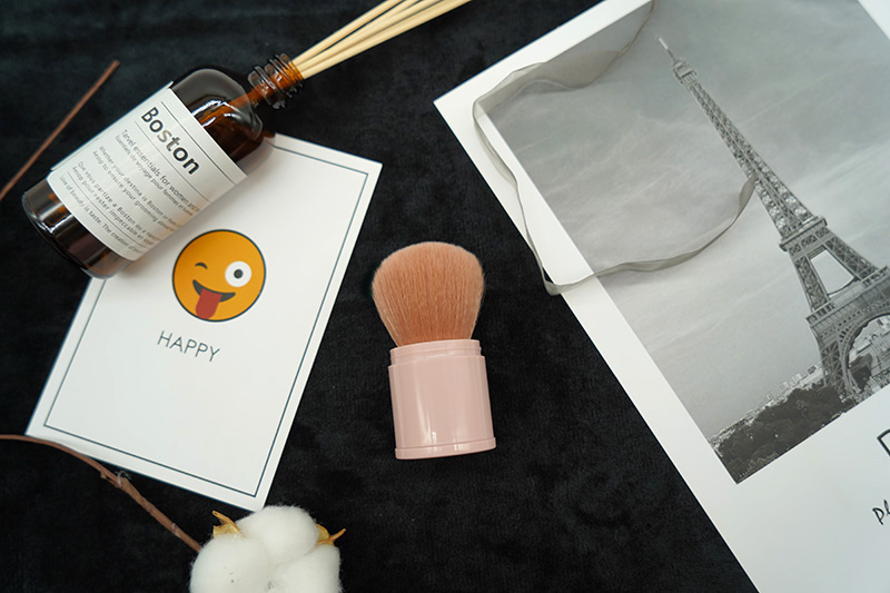 Best Premium Promotional Retractable Double-Ended Makeup Cosmetic Set Powder Blush Concealer Blending Puff Brush For Foundation