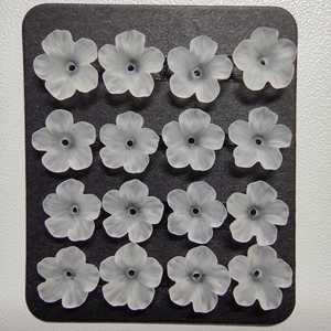 F19 8mm Magnifique Pierre précieuse en vrac de quartz naturel blanc givré sculpté en forme de fleur, disponible en plusieurs tailles - Product Image 3
