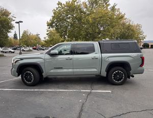 Toit rigide pour benne de camion tout-terrain imperméable XINYI pour Tundra 5,5 pieds - Product Image 1