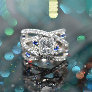 Anillo de Diamantes con Corte Princesa A031, Piedra Natural, Joyería Clásica de Compromiso para Mujer - Product Image 1