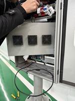 Système de contrôle de signalisation routière intelligent sans fil à LED pour passage piétonnier avec plots routiers intelligents intégrés