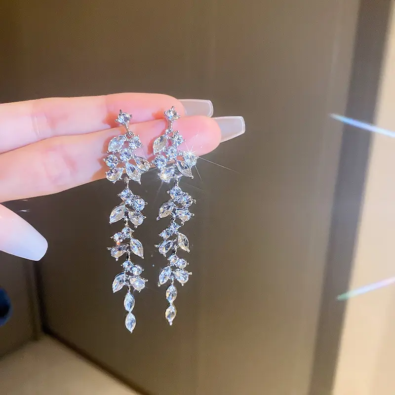 Pendientes de borla larga con hojas exquisitas para mujer, aretes colgantes de circonio con diamantes de imitación, joyería de boda para fiesta, regalos, gran oferta