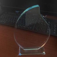 Pas cher En Gros Blanc Goutte D'eau Forme Flamme Verre Bouclier Plaques Personnalisé Personnalisé Crysta GlassTrophy award Pour Souvenir