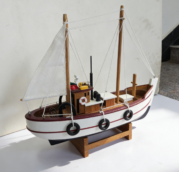 Handcrafted Classic Wooden Fishing Boat Model Nautical Home Decor Retro Party Desktop Ornament Artisanal Figurine Made China