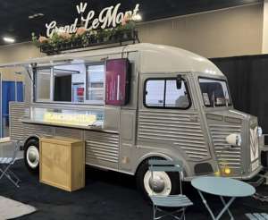 Remorque de cantine mobile étanche à la poussière et aux intempéries IP65 avec équipement monté sur amortisseurs, camion de restauration robuste pour chantier de construction - Product Image 4