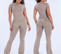 Haut court personnalisé à manches courtes et col rond pour femme, avec coupe évasée taille haute et effet push-up, séchage rapide, idéal pour le Pilates et la course à pied