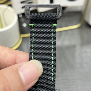 Reloj Mecánico para Hombre con Fibra de Carbono, Exhibe un Brillo Único y Brillante, Creando una Pieza de Arte Inigualable - Product Image 3