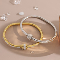 Bracelet jonc articulé en acier inoxydable plaqué or 18 carats avec cristaux CZ pour femme, cadeau de fête, vente en gros, personnalisable