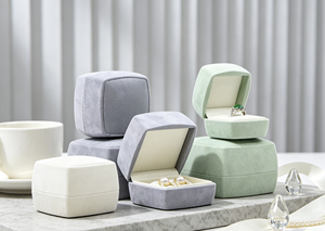 Boîtes à bijoux haut de gamme faites à la main, ensemble complet, enveloppées de tissu en velours, base rigide, combinaison de trois couleurs blanc, gris, vert, magnétiques - Product Image 6