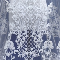 Tissu de dentelle lourdement brodé de perles et de sequins, style Cour européenne, en maille, pour robe de mariée, cape et voile