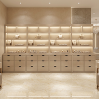 Vitrine de présentation de bijoux de luxe en verre avec éclairage LED vertical, 30 tiroirs de rangement, comptoir en marbre blanc beige, aménagement de boutique