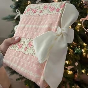 กระเป๋าใส่พระคัมภีร์ของผู้หญิงดีไซน์ใหม่ผ้าควิลท์ปกแบบคริสเตียนลายโบว์แบบกำหนดเองได้2025 - Product Image 2