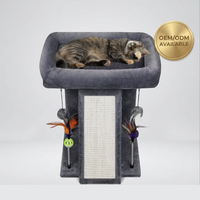 Arbre à chat multifonctionnel avec lit de repos supérieur, poteau à gratter en sisal et jouets à plumes suspendus, mobilier pour chat