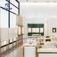 Aménagement intérieur de luxe personnalisé, planification 3D pour la conception d'un magasin de bijoux en or et diamants