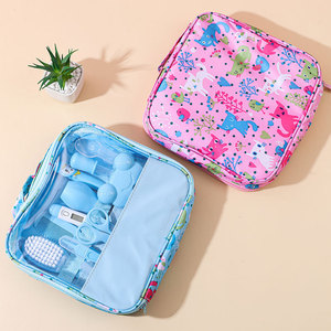 Ensemble cadeau <span class=keywords><strong>de</strong></span> 13 pièces pour bébé, comprenant un shampoing pour bébé, une brosse, un thermomètre <span class=keywords><strong>de</strong></span> <span class=keywords><strong>bain</strong></span>, des coupe-ongles, motif animal en peluche - Product Image 1