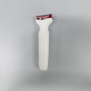 Depiladora Portátil 4 en 1 Sin Dolor, 4 Cabezales de Depilación, Dispositivo Eléctrico Profesional para Uso Doméstico, Batería de 500 mAh, Bikini - Product Image 5