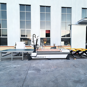 Macchina CNC Router ATC per la produzione di ante di mobili e armadi, 2100*3000mm, con tavolo di carico e scarico automatico e nesting CNC - Product Image 1