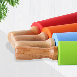 Rouleau à pâtisserie en silicone de qualité alimentaire avec manche en bois extra épais - Conception à double tête pour la pâtisserie, outil de cuisine commerciale - Product Image 3