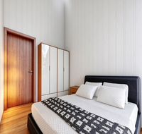 Maison Capsule Modulaire Préfabriquée à Deux Étages avec Vitrage Panoramique
