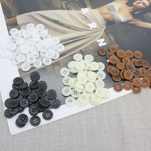 Bán buôn số lượng lớn 20L Áo Fancy jeans nút nhựa nút 4 lỗ cho áo khoác phụ nữ may mặc Vải - Product Image 2