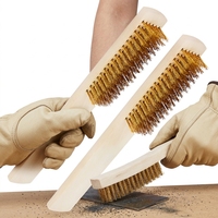 Brosse à manche en bois pour le polissage, le meulage et le nettoyage des surfaces et des intérieurs des appareils industriels – Brosses en rangée