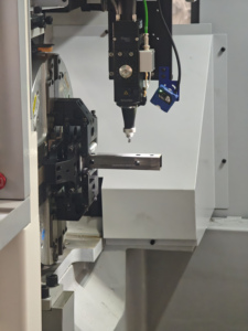 Machine de découpe de tubes et de tuyaux au laser à fibre de haute précision, commande Cypcut <span class=keywords><strong>PLT</strong></span> pour l'acier au carbone, l'acier inoxydable, le métal, haute productivité - Product Image 3